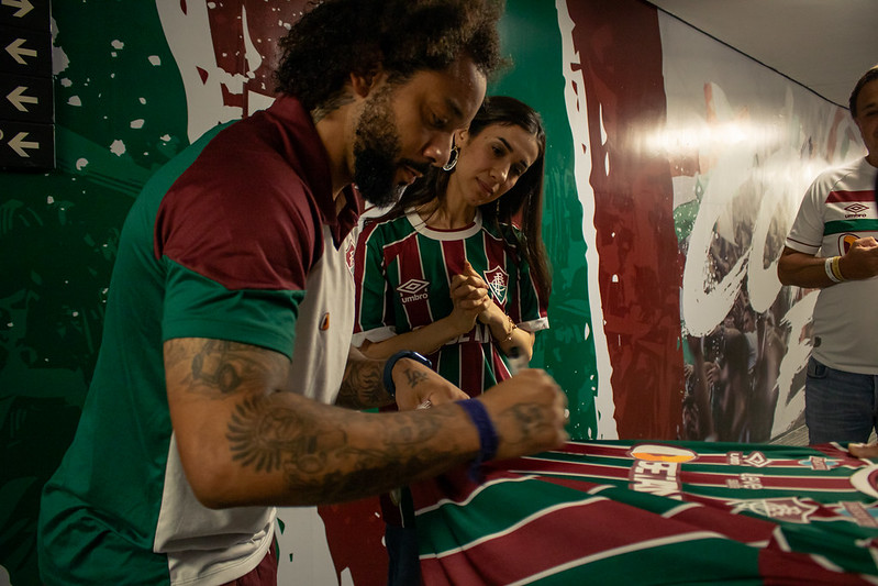 مارسێلۆ واژۆ بۆ نادیە موراد دەکات