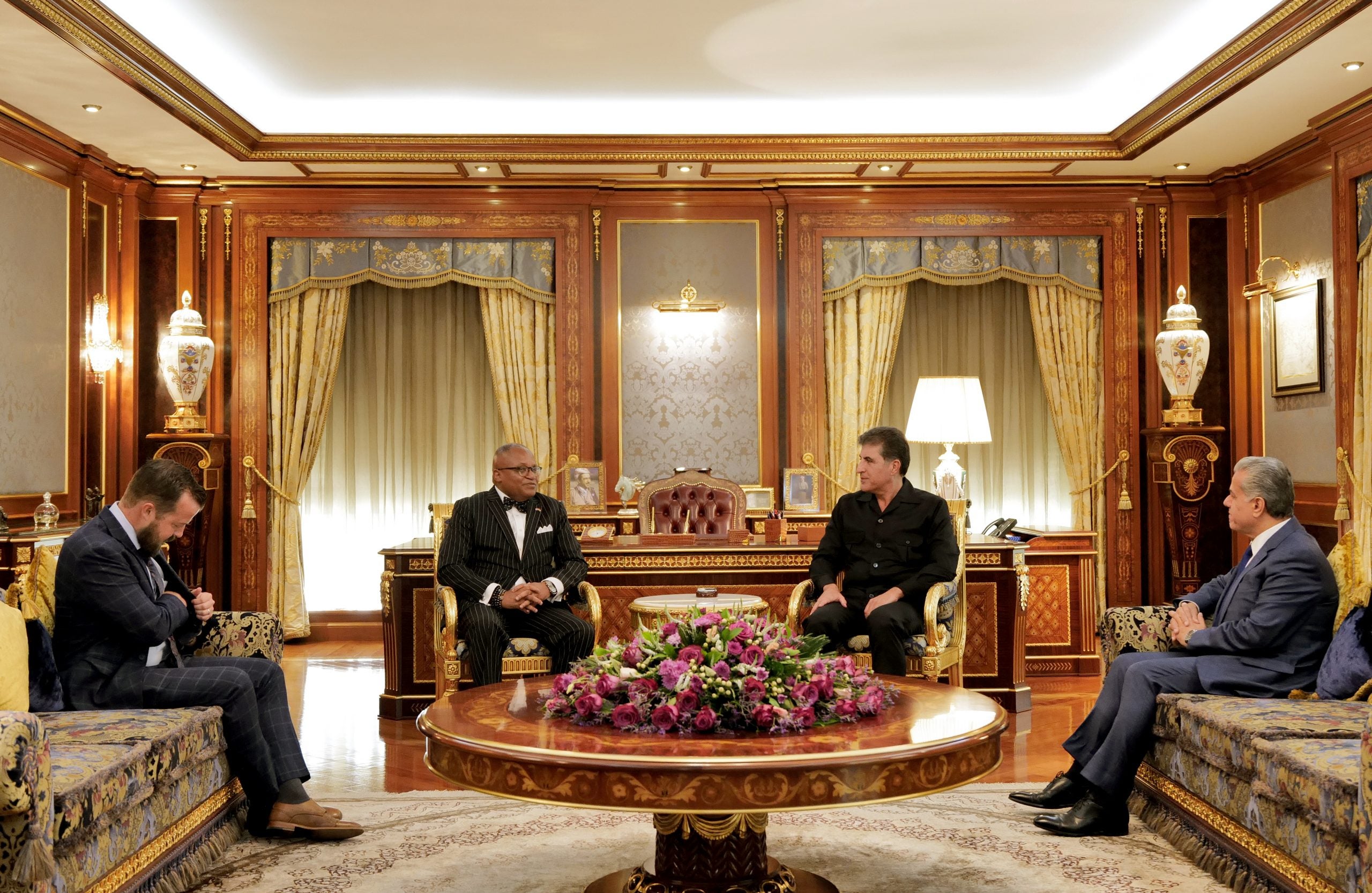 وێنەیەکی پێشوازیکردنەکە