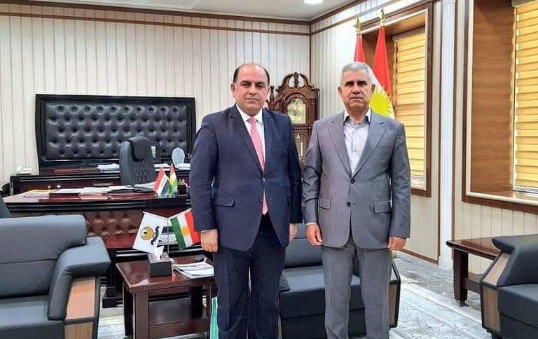 نەواف کڵچ لەگەڵ کەمال موسلیم، وەزیری بازرگانی و پیشەسازیی هەرێمی کوردستان نەواف کڵچ لەگەڵ کەمال موسلیم، وەزیری بازرگانی و پیشەسازیی هەرێمی کوردستان