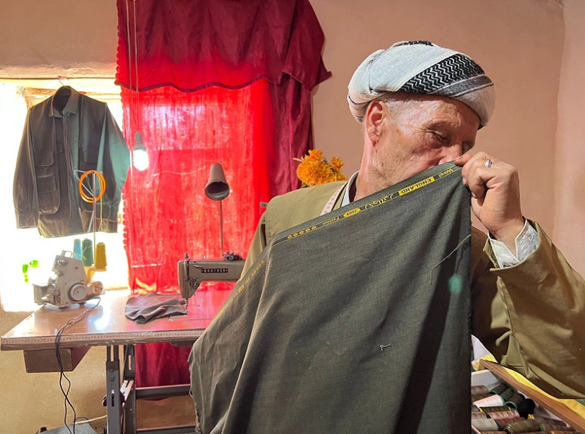 Özer, köyünde mesleğini icra ediyor