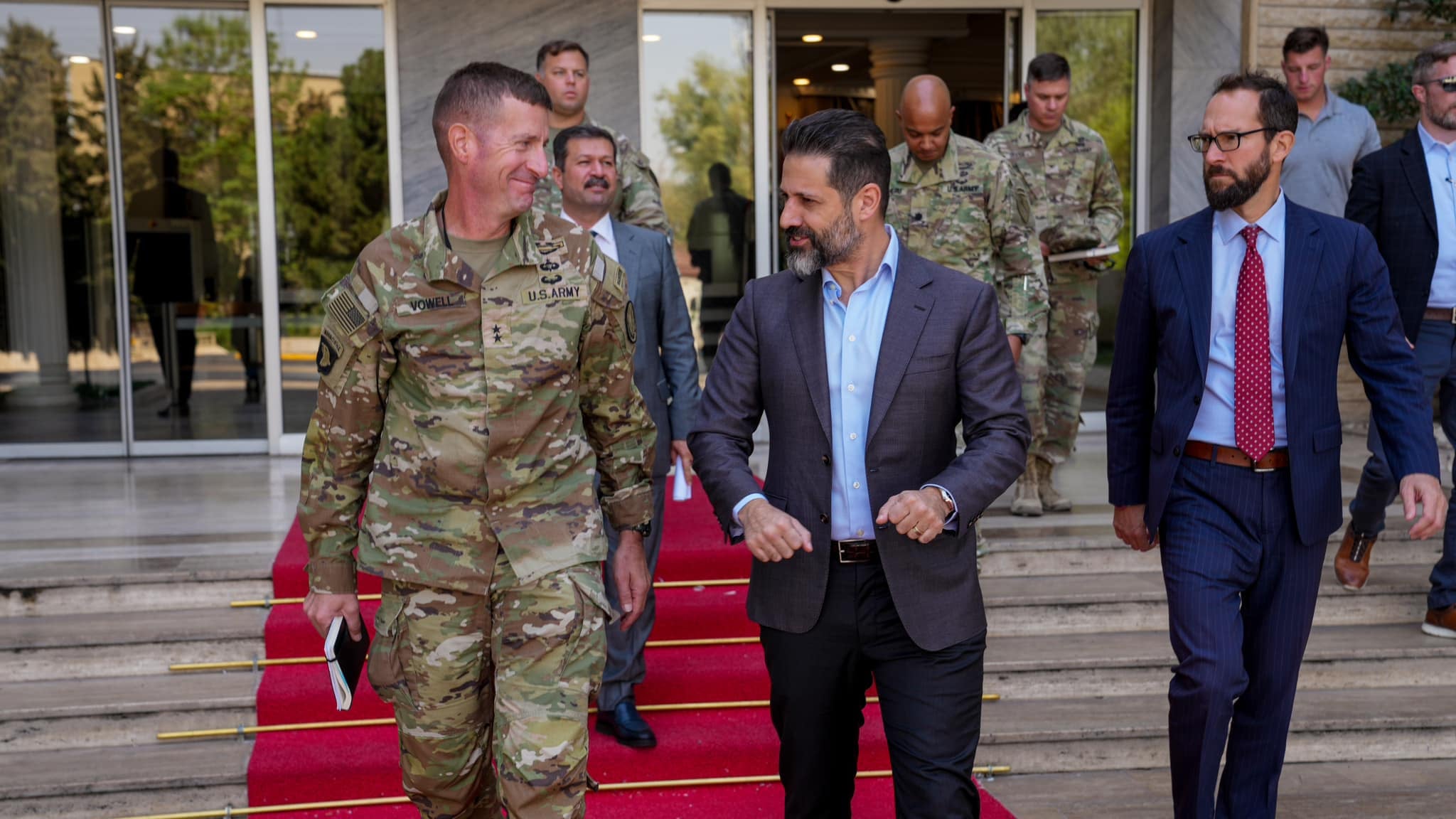 قوباد تاڵەبانی، جێگری سەرۆکوەزیرانی هەرێمی کوردستان و ژەنەراڵ جۆول ڤاوڵ، فەرماندەی گشتیی هاوپەیمانان لە عێراق و سووریا