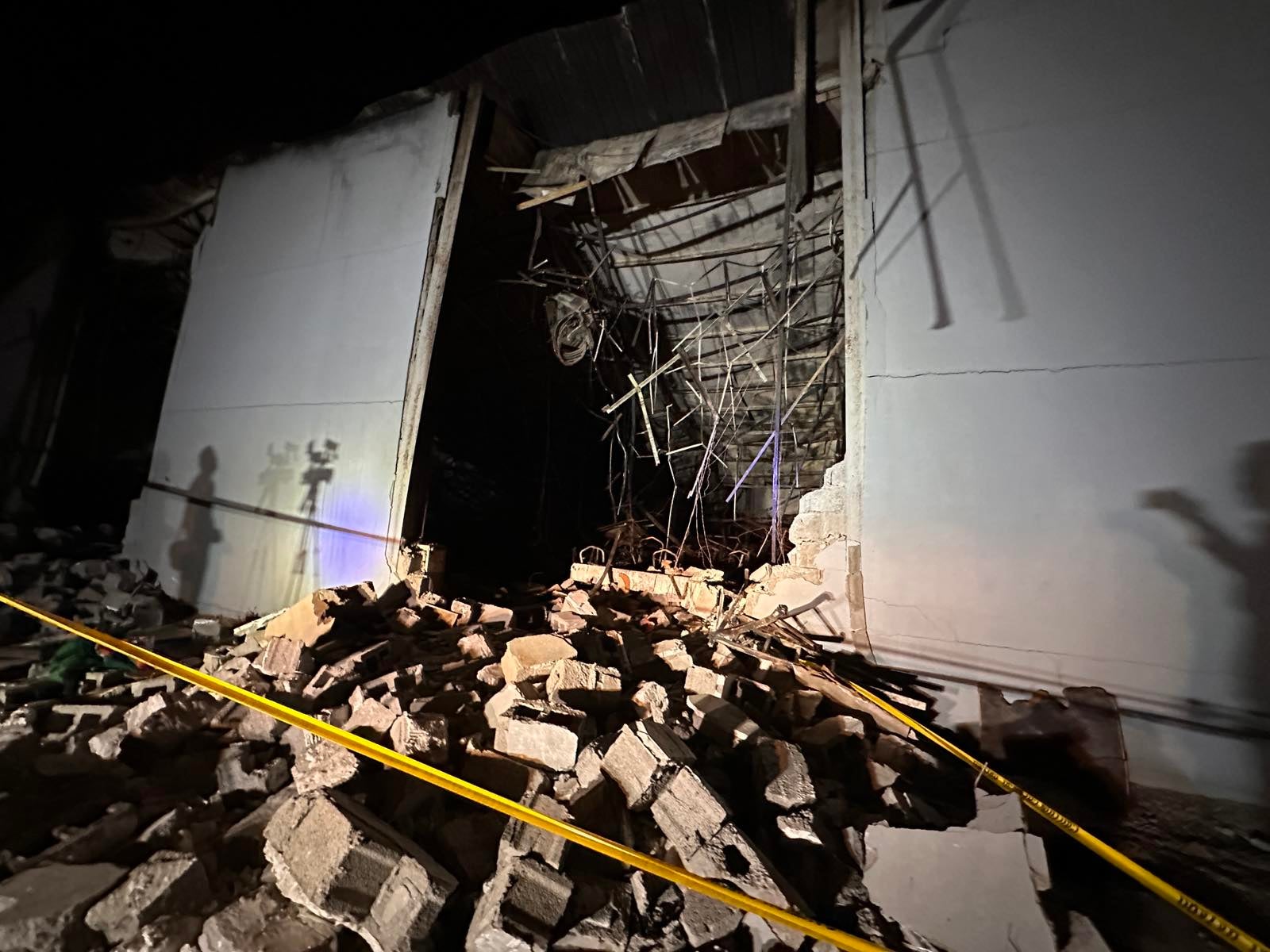 وێنەی هۆڵەکەی حەمدانیە دوای کۆنترۆڵکردنی ئاگرەکە. وێنە: نایف رەمەزان - رووداو