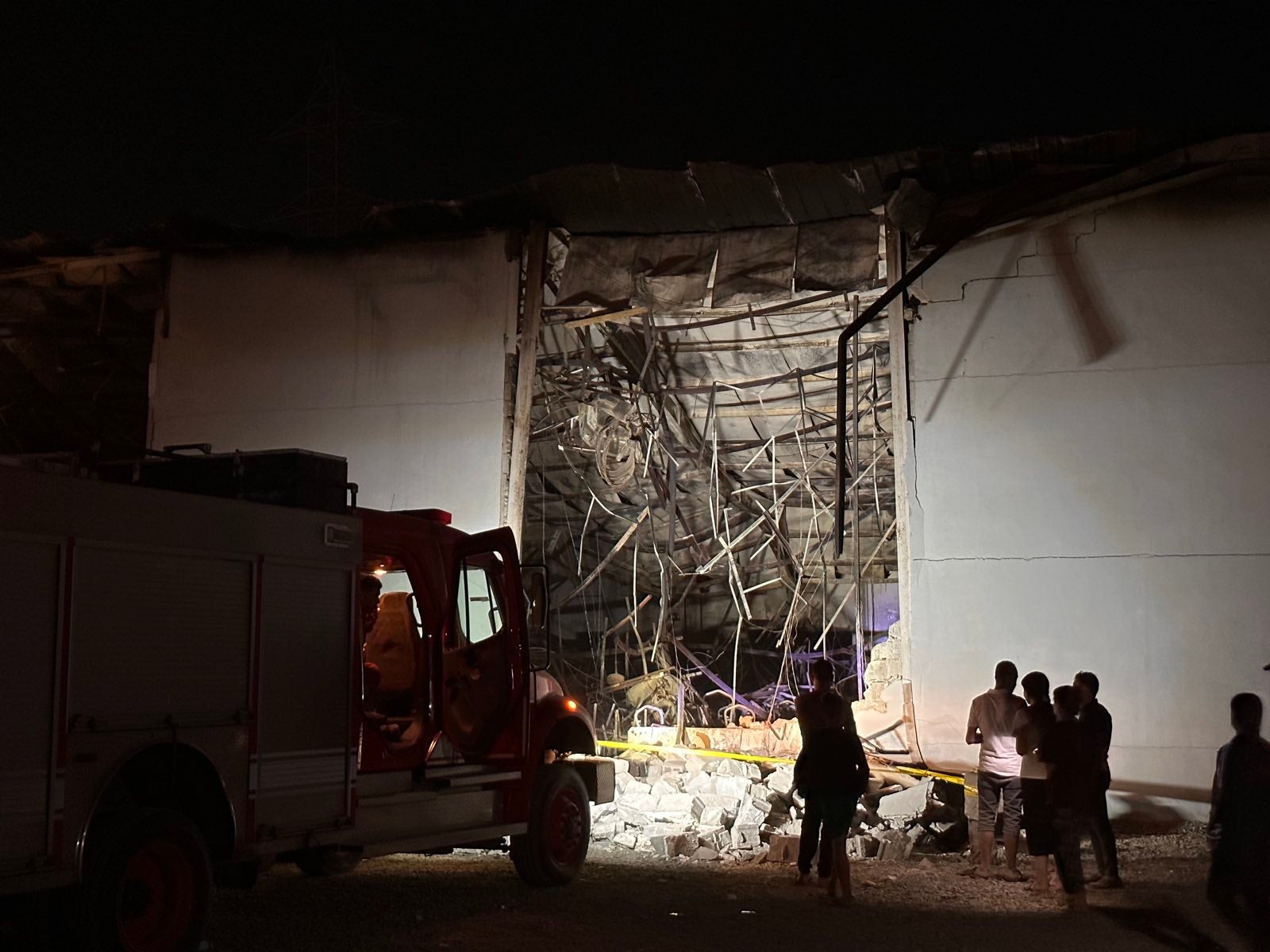 وێنەی هۆڵەکەی حەمدانیە دوای کۆنترۆڵکردنی ئاگرەکە. وێنە: نایف رەمەزان - رووداو