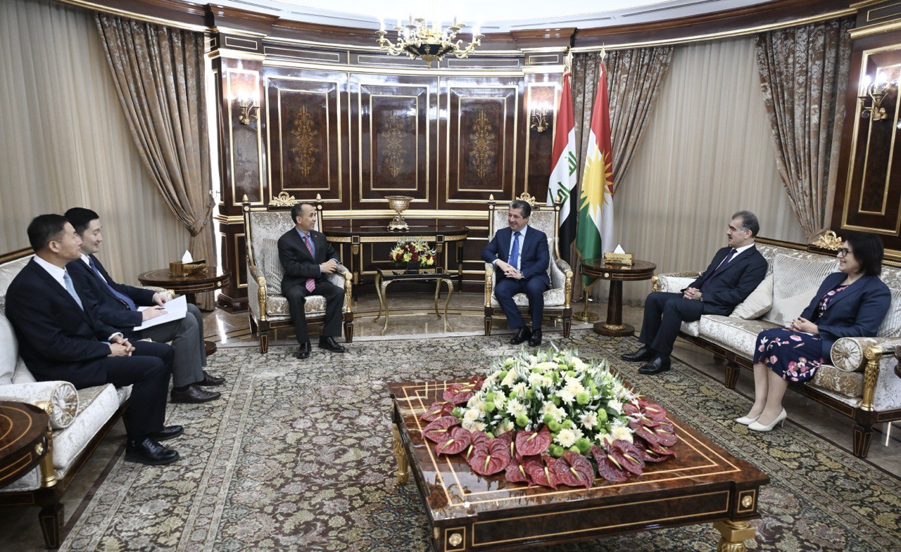 وێنەیەکی دیکەی پێشوازی مەسرور بارزانی، سەرۆکوەزیرانی هەرێمی کوردستان لە کۆنسۆڵی نوێی چین