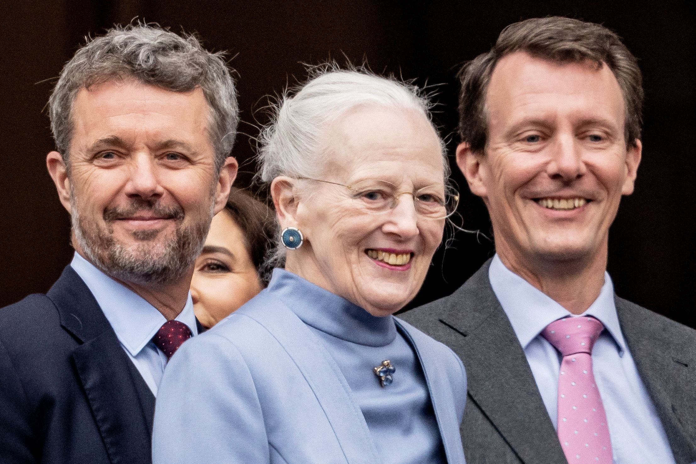 Danimarka Veliaht Prensi Frederik (solda) Danimarka Kraliçesi Margrethe II ve Danimarka Prensi Joachim. / AFP