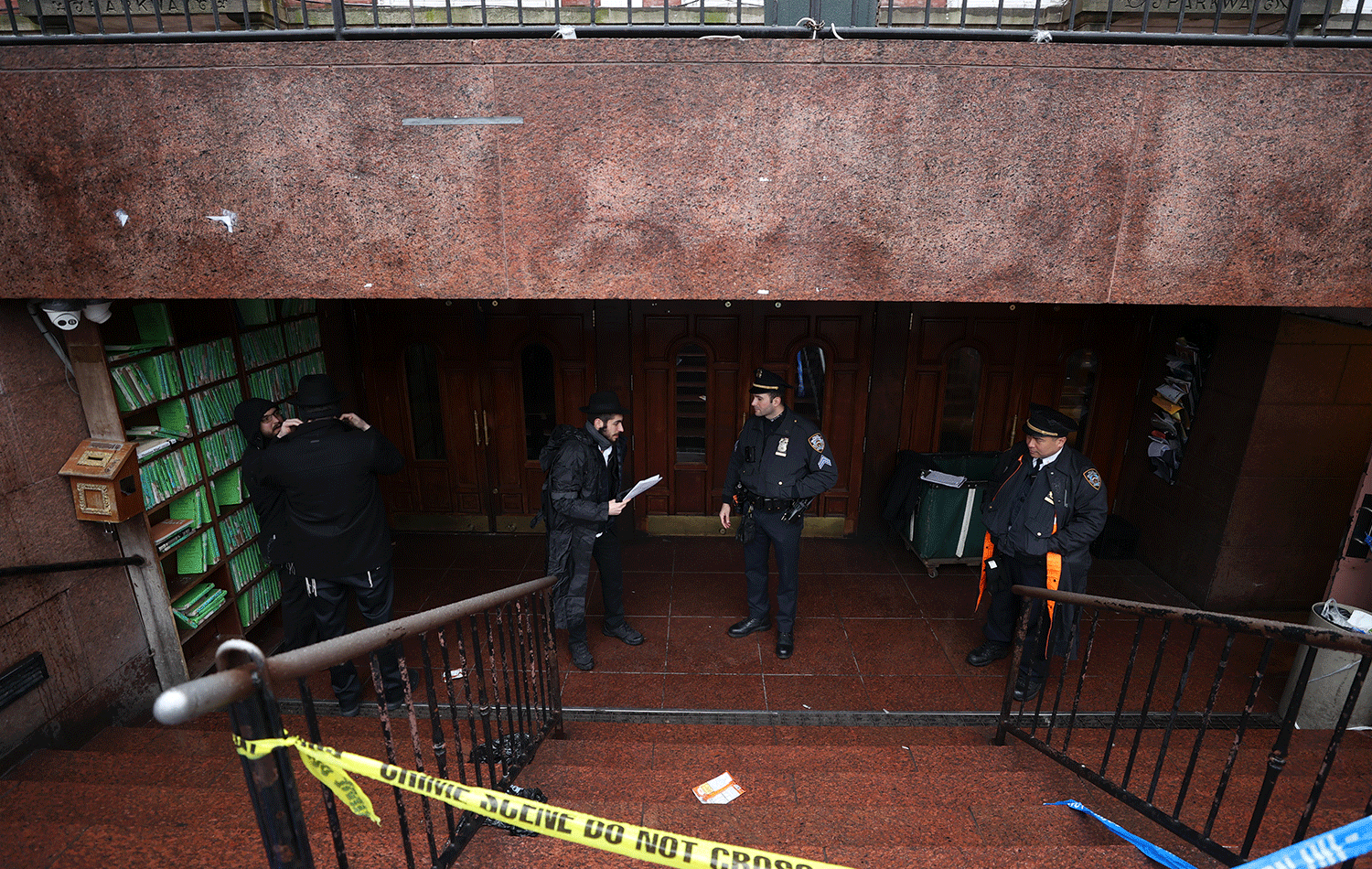 Altında tünel bulunan sinagog / AA