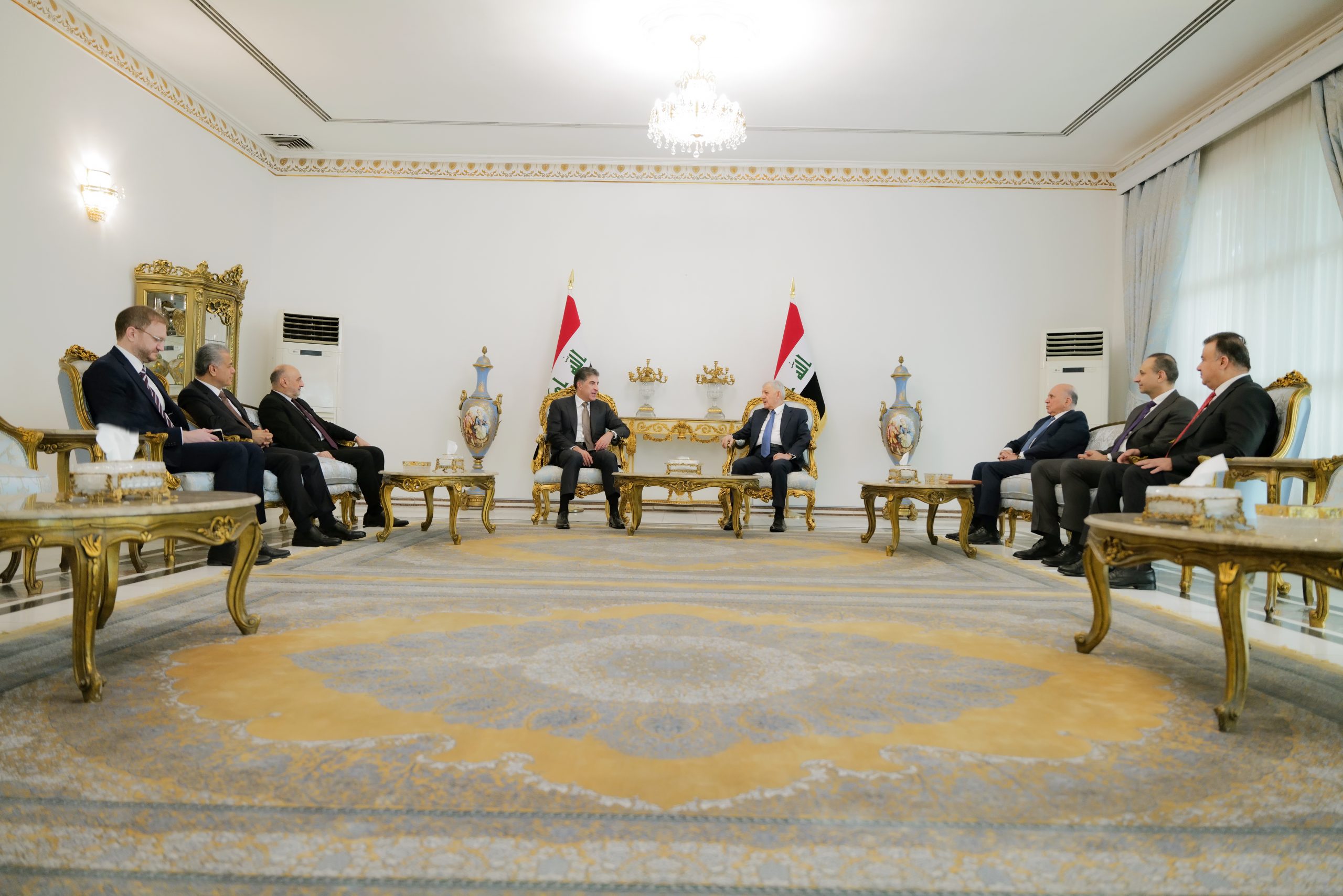 وێنەیەکی دیکەی کۆبوونەوەکە