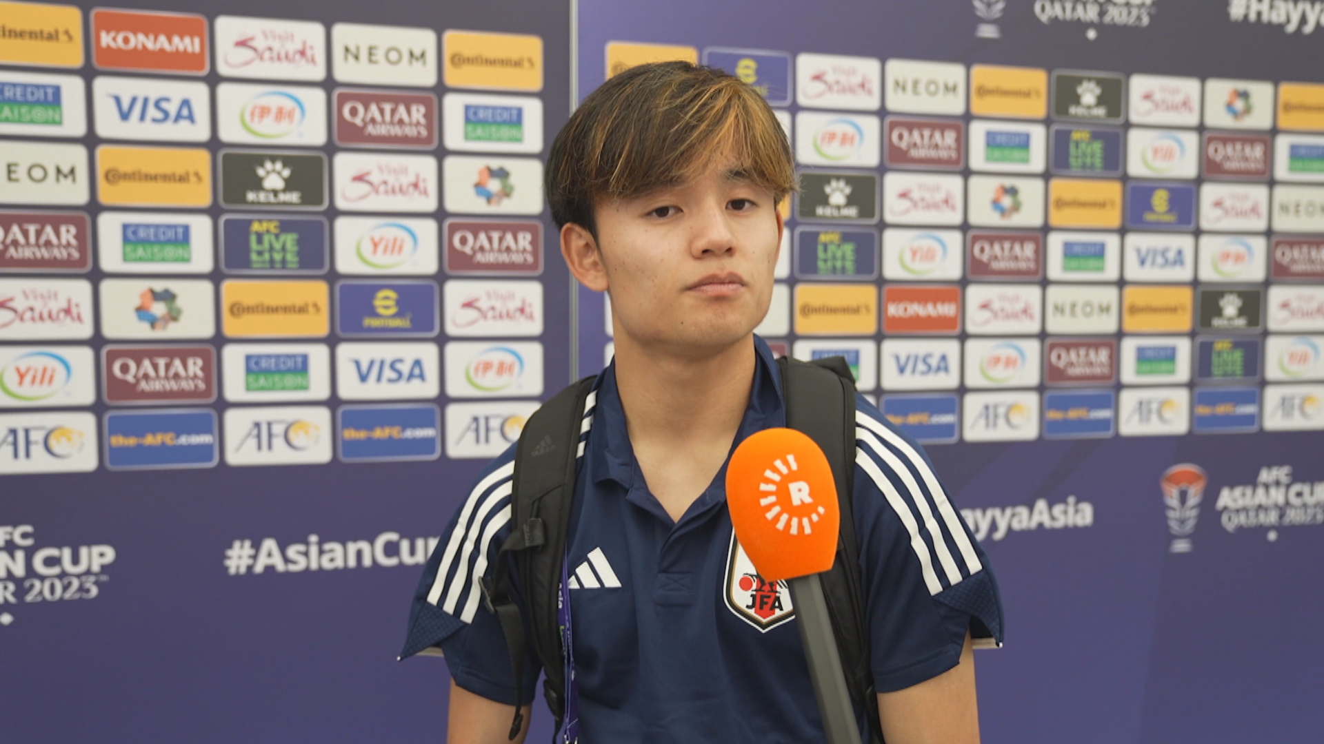 تاکیفوسا کوبۆ لە کاتی قسەکردن بۆ رووداو