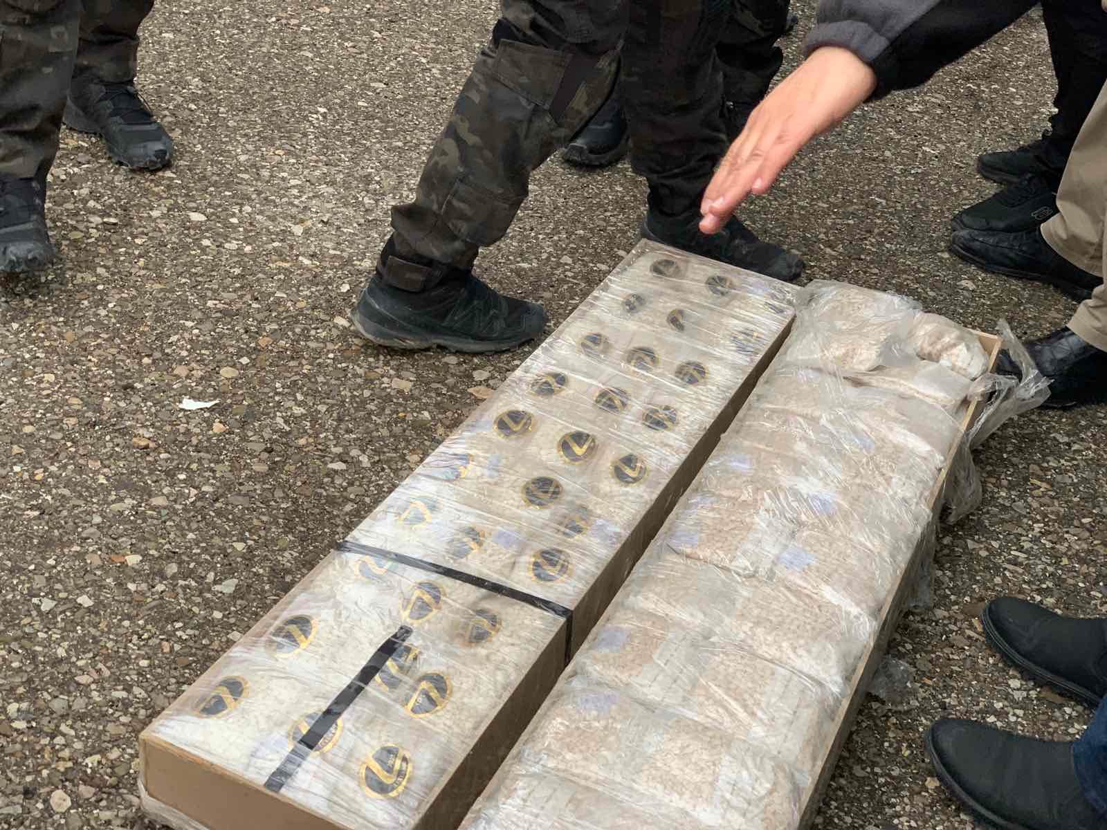 بەشێک لەو پارچە حەبانەی دەستیان بەسەردا گیراوە، وێنە: هەرێم عەلی - رووداو