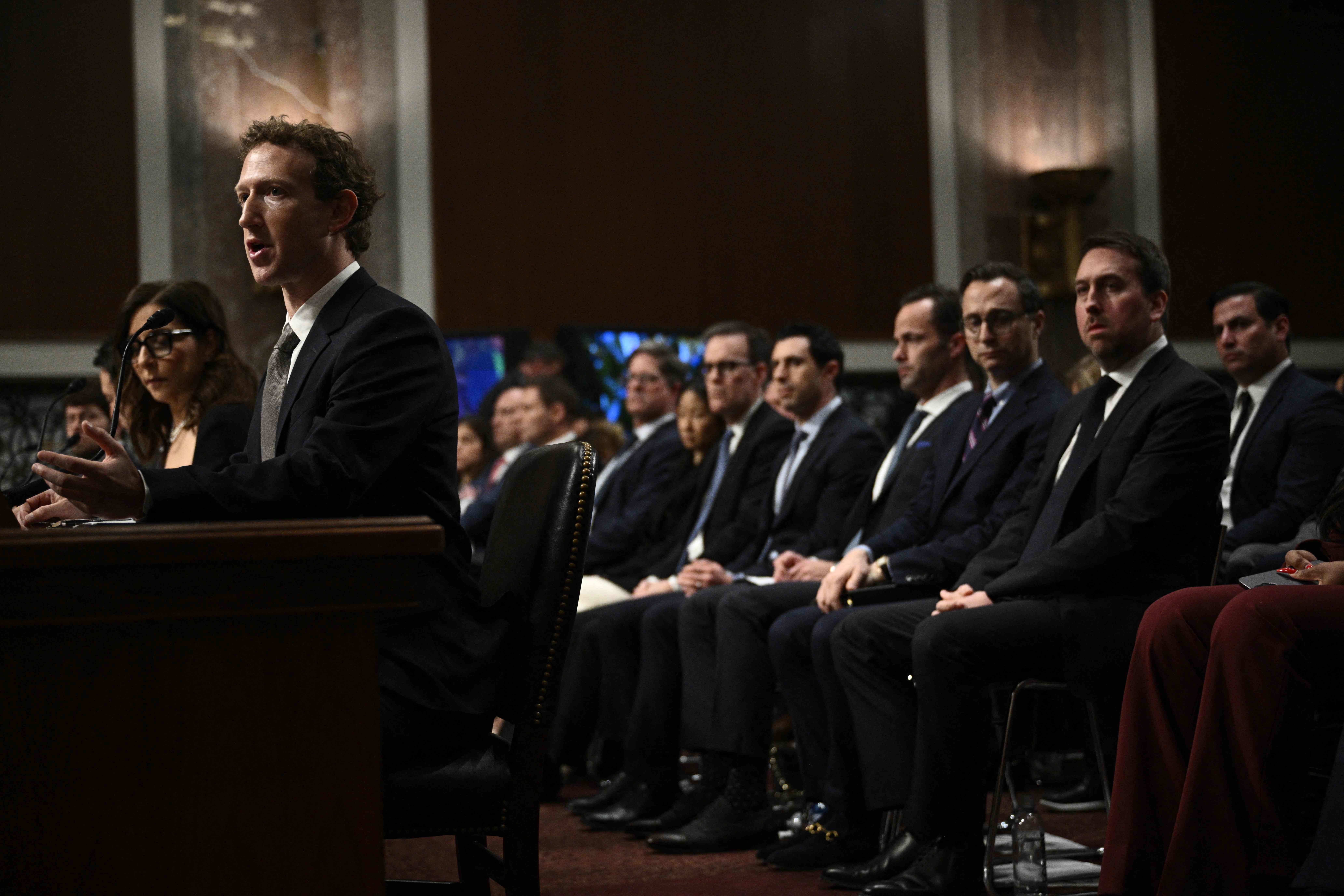 دیمەنێکی دیکەی دانیشتنەکە