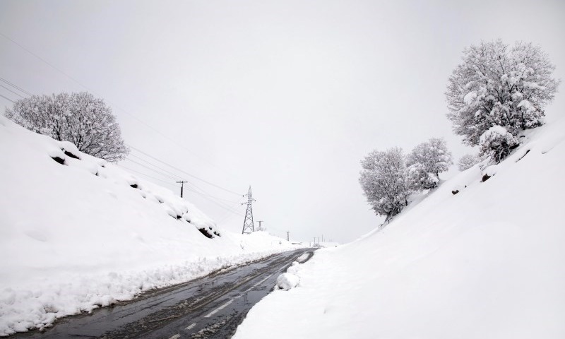 رێگەیەک کە لەبەفر پاککراوەتەوە، وێنە: تەسنیم