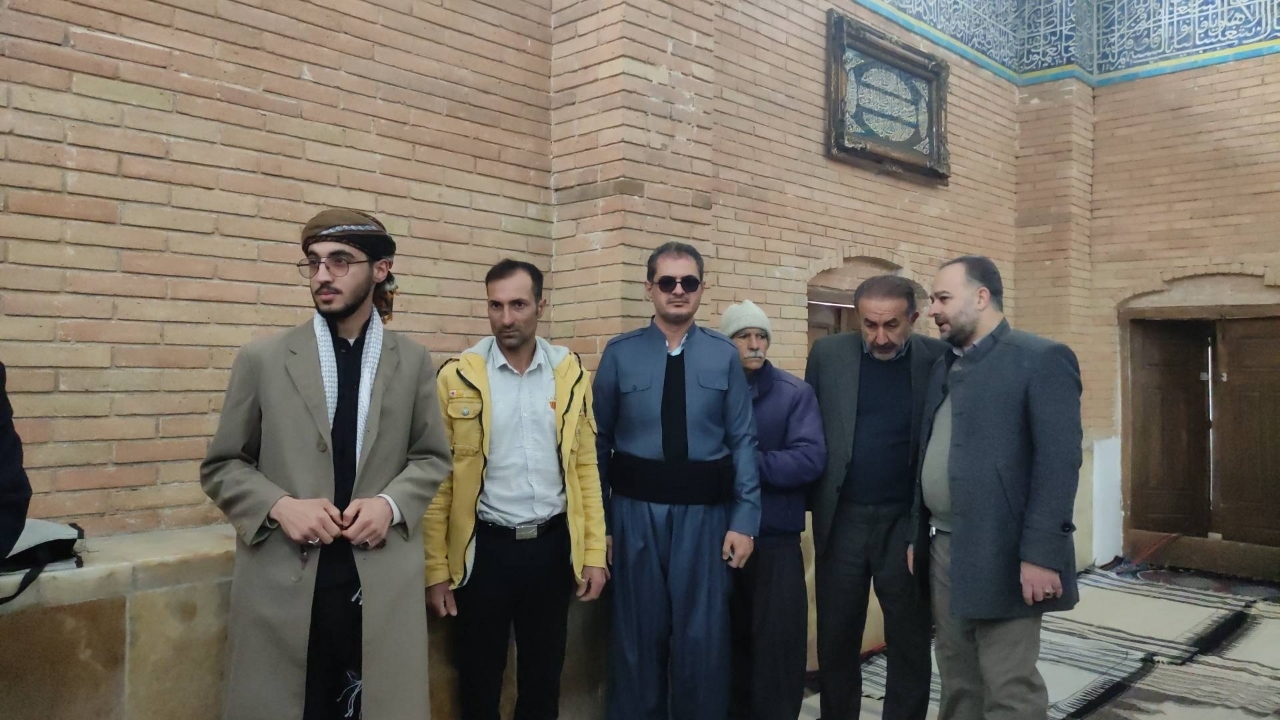 Sineyî li binkeyeke dengdanê dengê xwe didin