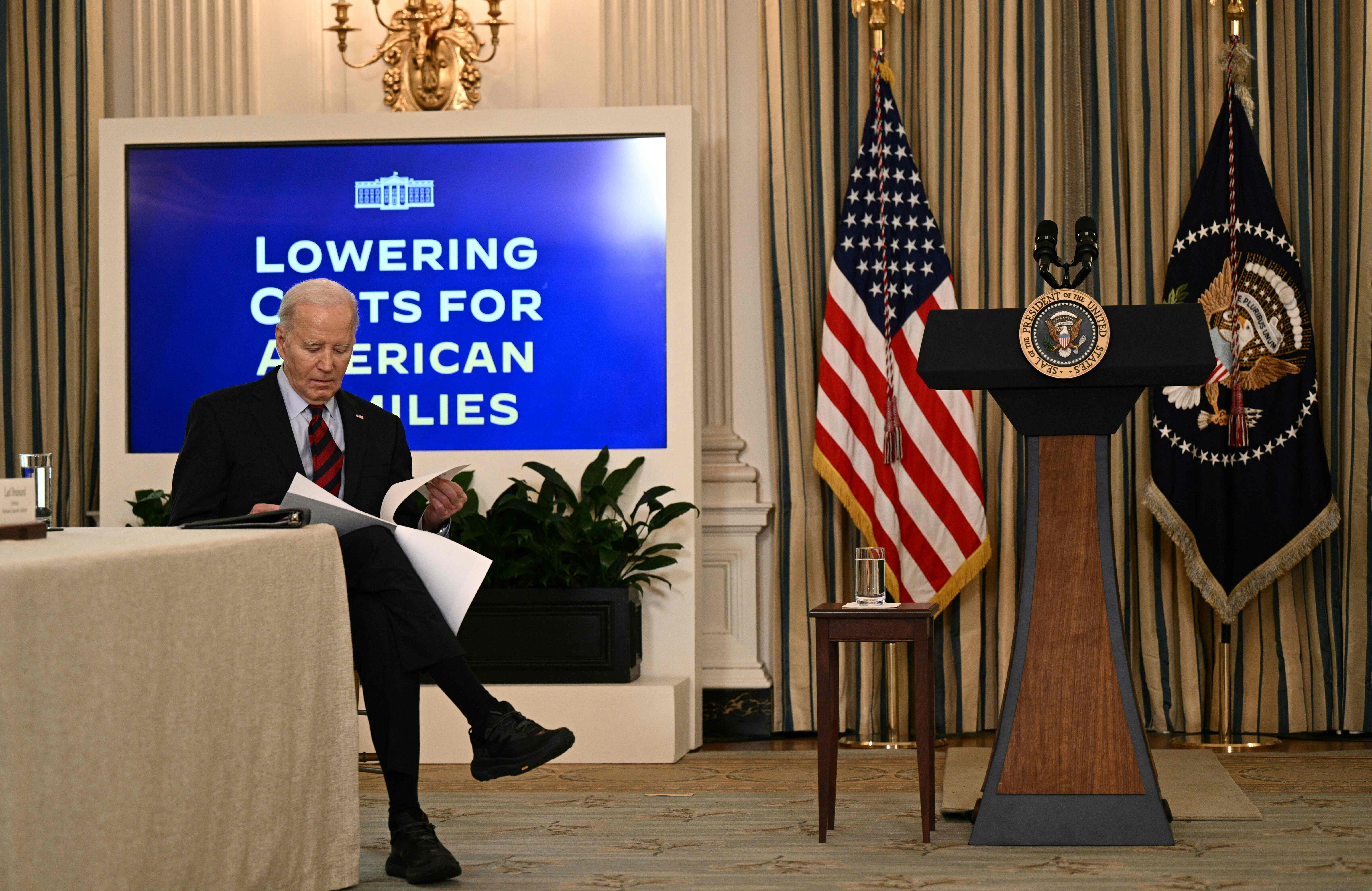 جۆ بایدن لە کۆبوونەوەیەک لە کۆشکی سپی کە تایبەتە بە ئەنجوومەنی رکابەرییەکانی. وێنە: AFP