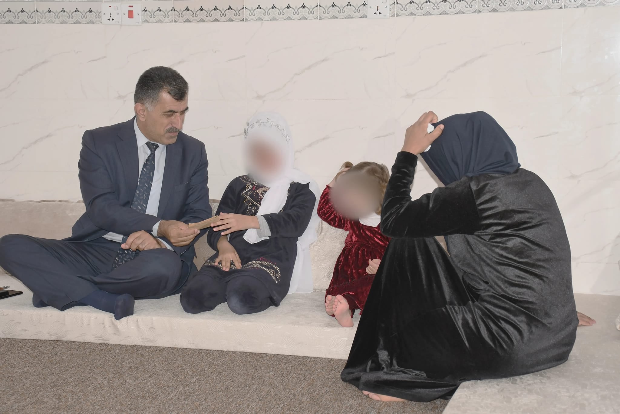 تاریق رەمەزان هاوکاریی ماڵێکی هەژار دەکات