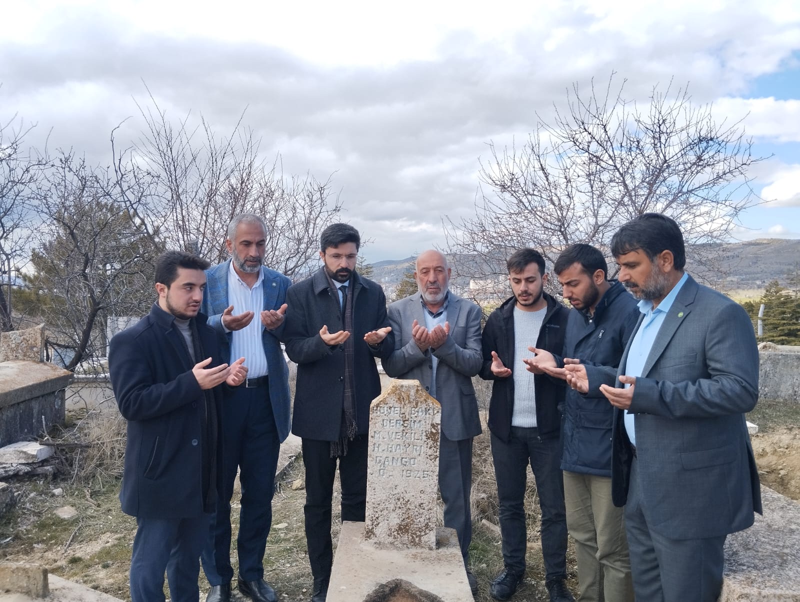 Yüksel, idam edilen Dersim mebusu Hasan Hayri Efendi'nin mezarına ziyarette bulundu