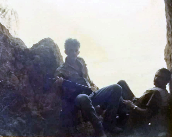Gezide Rehberlik yapan Arif Ömer Hamaraş mağarasında, Temmuz 1992