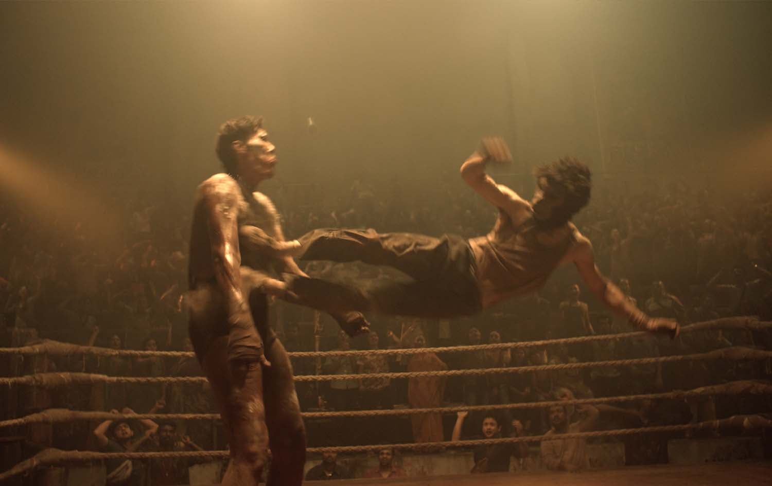 دیمەنێک لە فیلمی "Monkey Man"