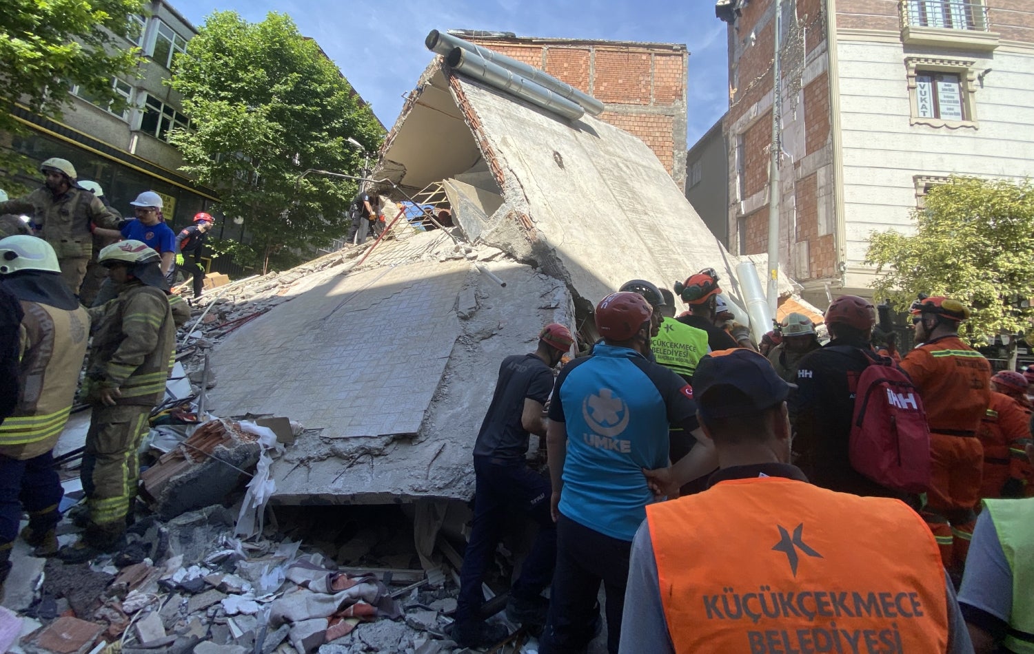 شوێنی باڵەخانە رووخاوەکە، وێنە: AA