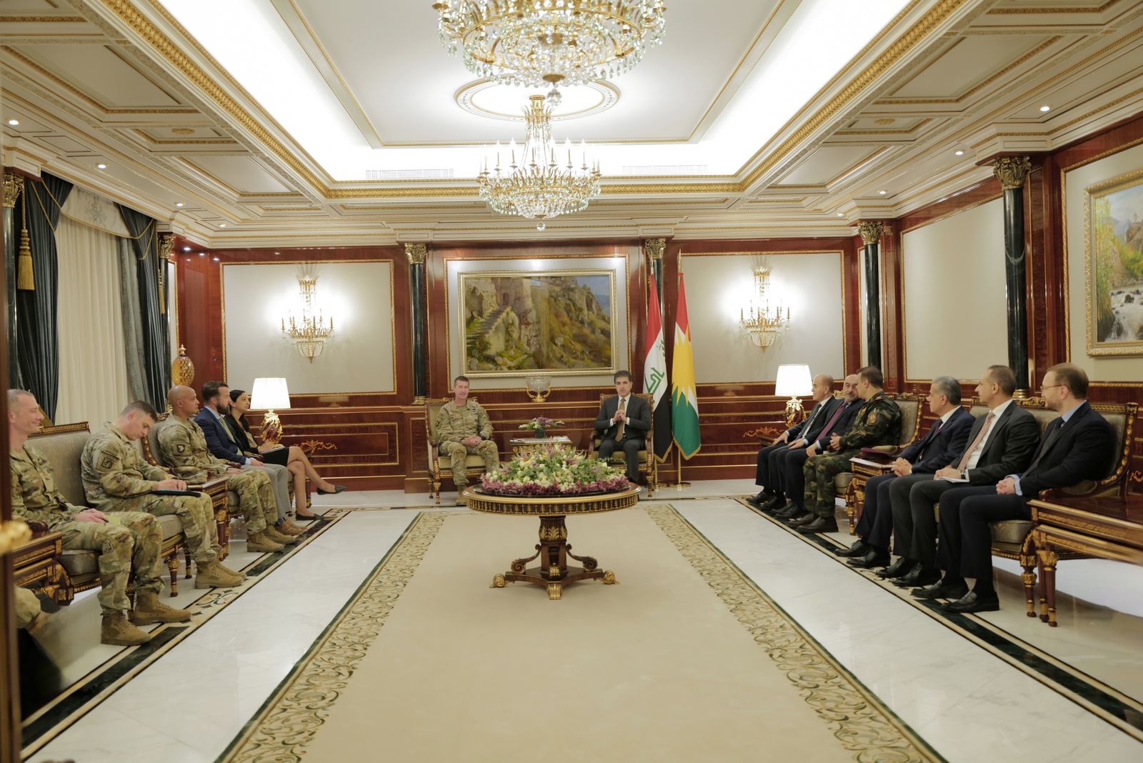 Nêçîrvan Barzanî û Fermandarê Koalîsyonê li hev civiyan Nêçîrvan Barzanî û Fermandarê Koalîsyonê li hev civiyan