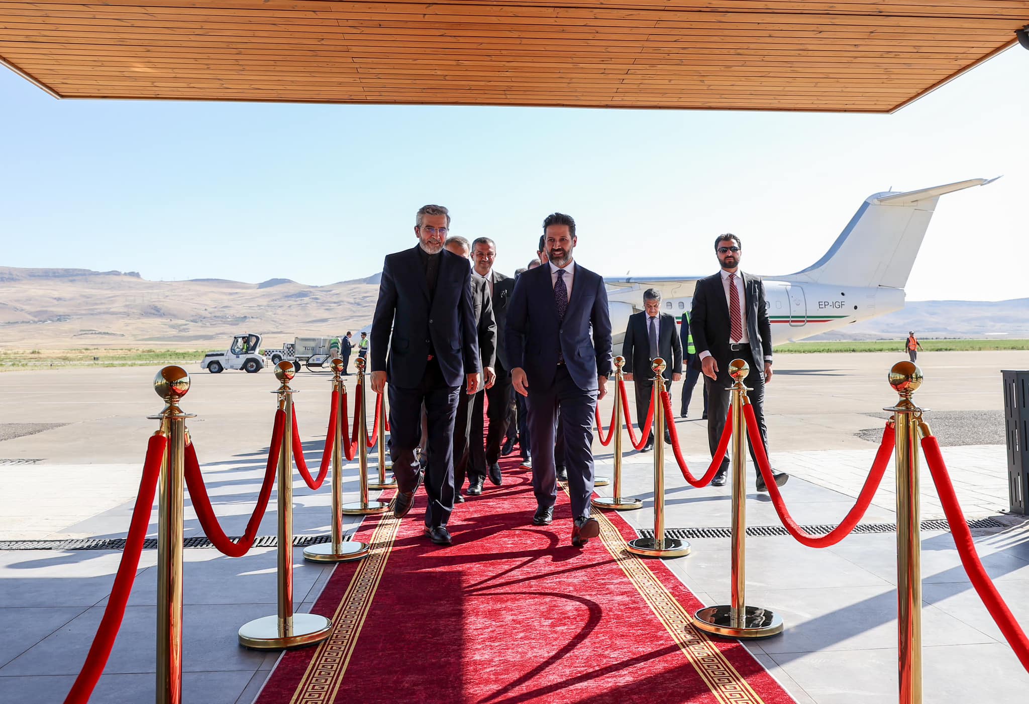 پێشوازیی قوباد تاڵەبانی لە عەلی باقری لە فڕۆکەخانەی سلێمانی