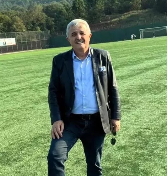 Ahmet Soğuk, daha önce AK Parti'den iki dönem belediye başkanı seçilmişti