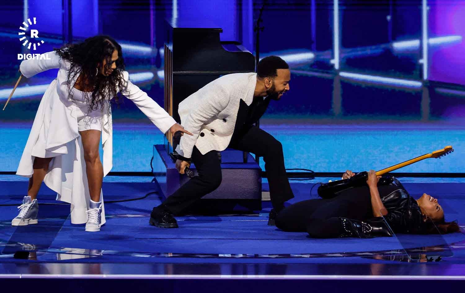 جۆن لێجند، گۆرانیبێژی ئەمریکی لە کۆنگرەی نیشتمانیی دیموکراتەکان. وێنە: AFP