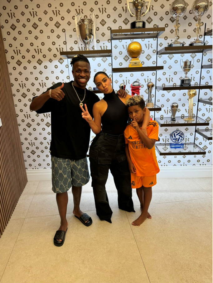 کارداشیان لە ماڵی ڤینی