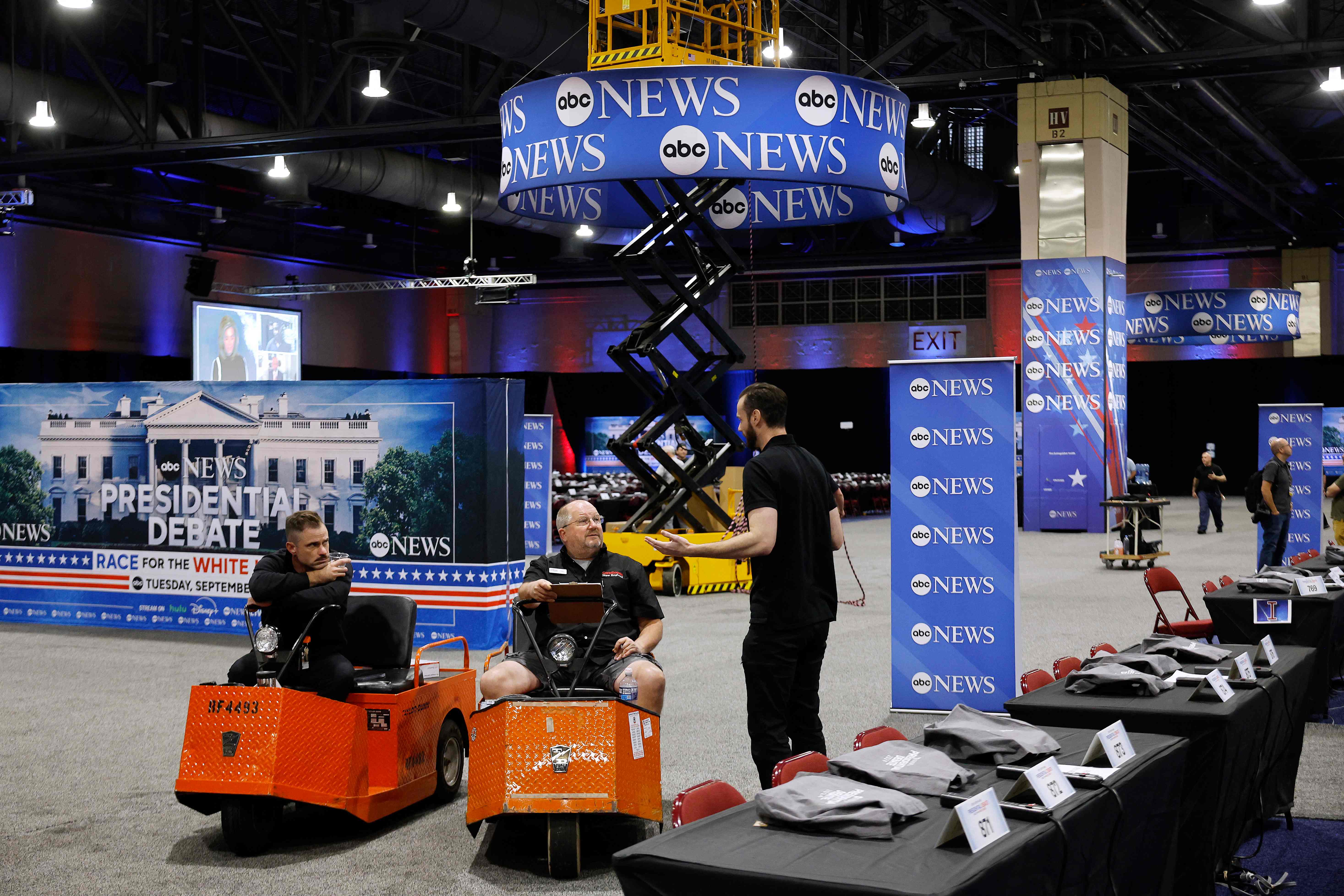 ئامادەکاری بۆ دیبەیتەکە لە ABC NEWS