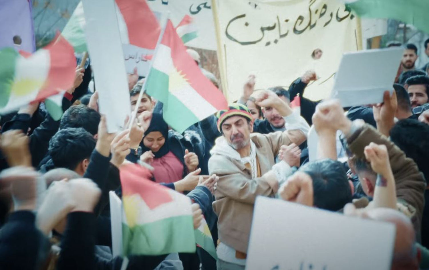 دیمەنێکی ڤیدیۆکلیپی "هاواری هونەر"