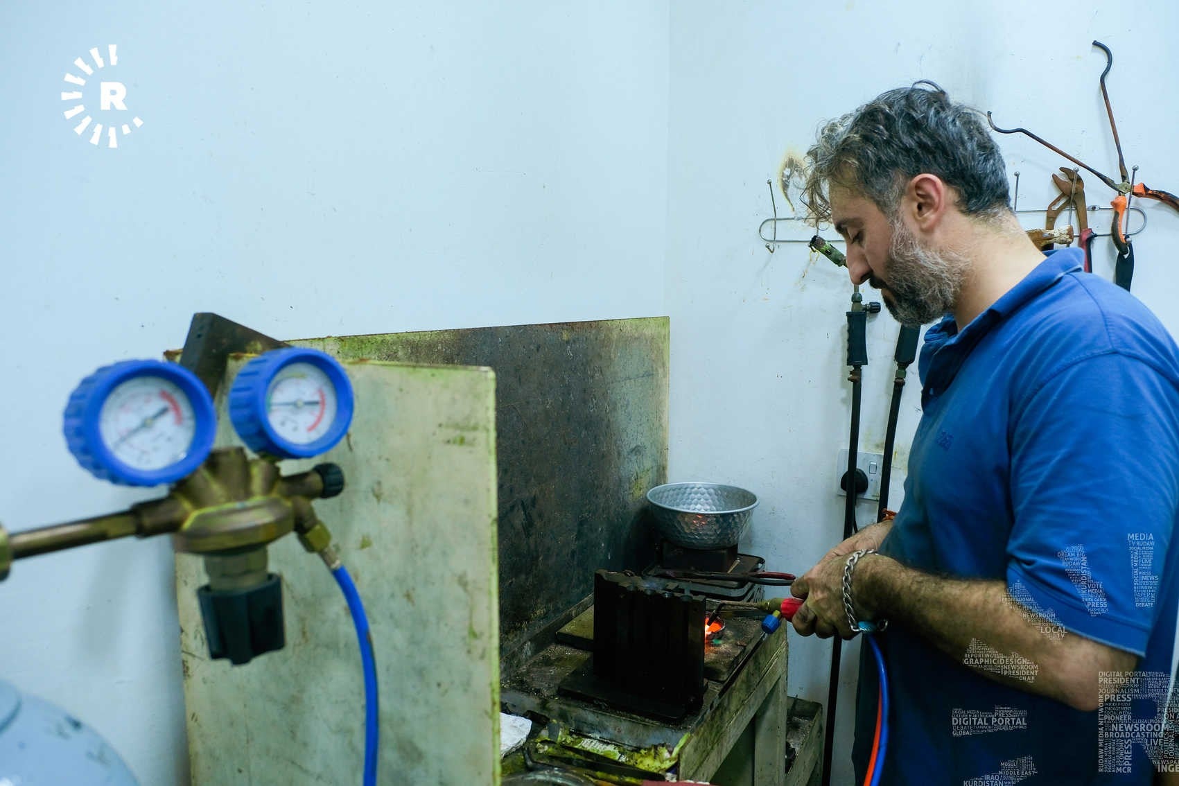 تواندنەوەی زێڕ لە کارگەیەکی دروستکردنی لیرە لە هەولێر. وێنە: بڵند تاهیر - رووداو