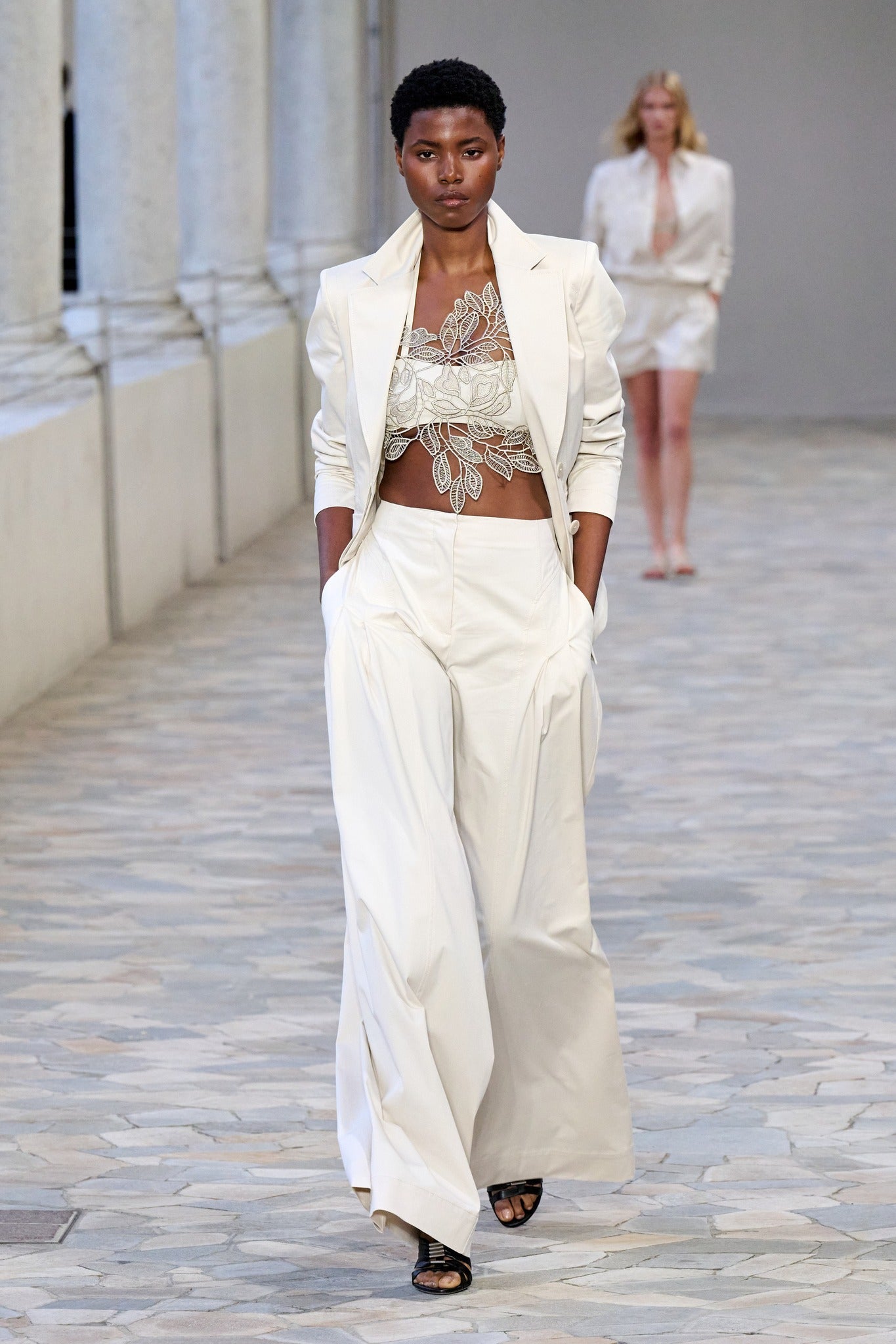 یەکێک لە دیزاینەکانی ئەلبێرتا فێرێتی لە میلان