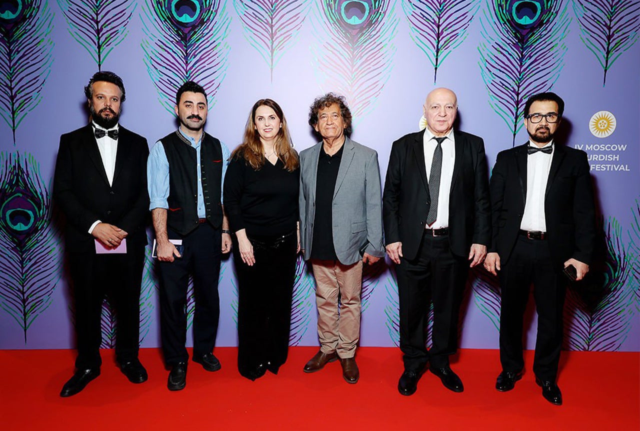 بەشێکە لە میوانانی فێستیڤاڵ، لەگەڵ سەرۆک و بەرپرسی فێستیڤاڵەکە