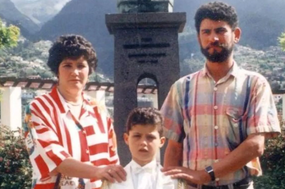 دایک و باوکی رۆناڵدۆ