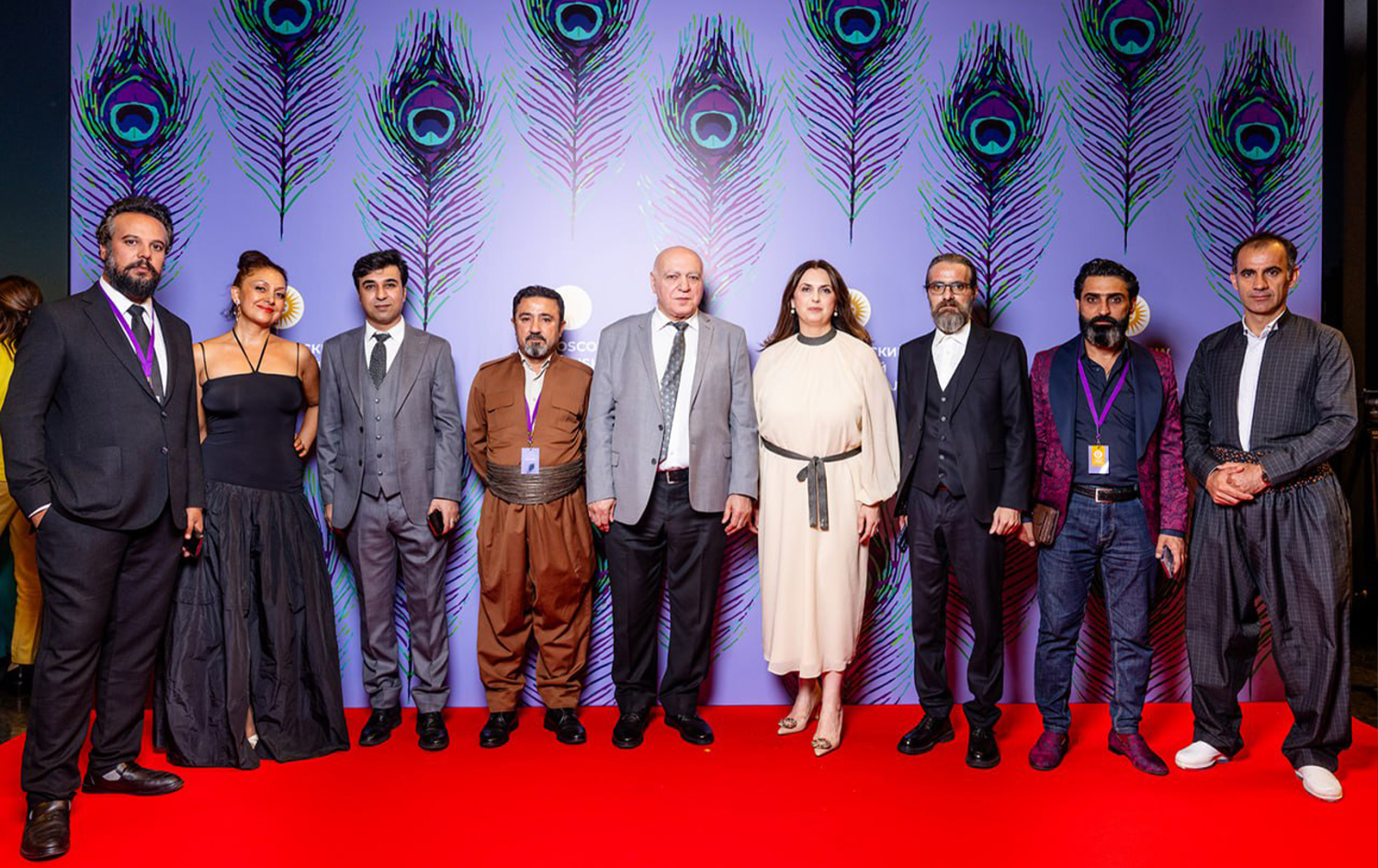 بەشێک لە میوانانی فێستیڤاڵ لەگەڵ سەرۆک و بەرپرسی فێستیڤاڵ. وێنە: مەنسوور جیهانی