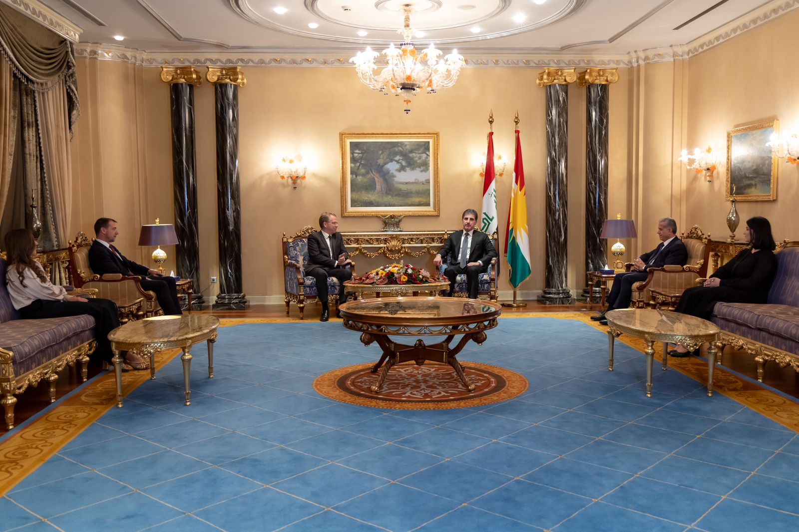 وێنەیەکی دیکەی کۆبوونەوەکە