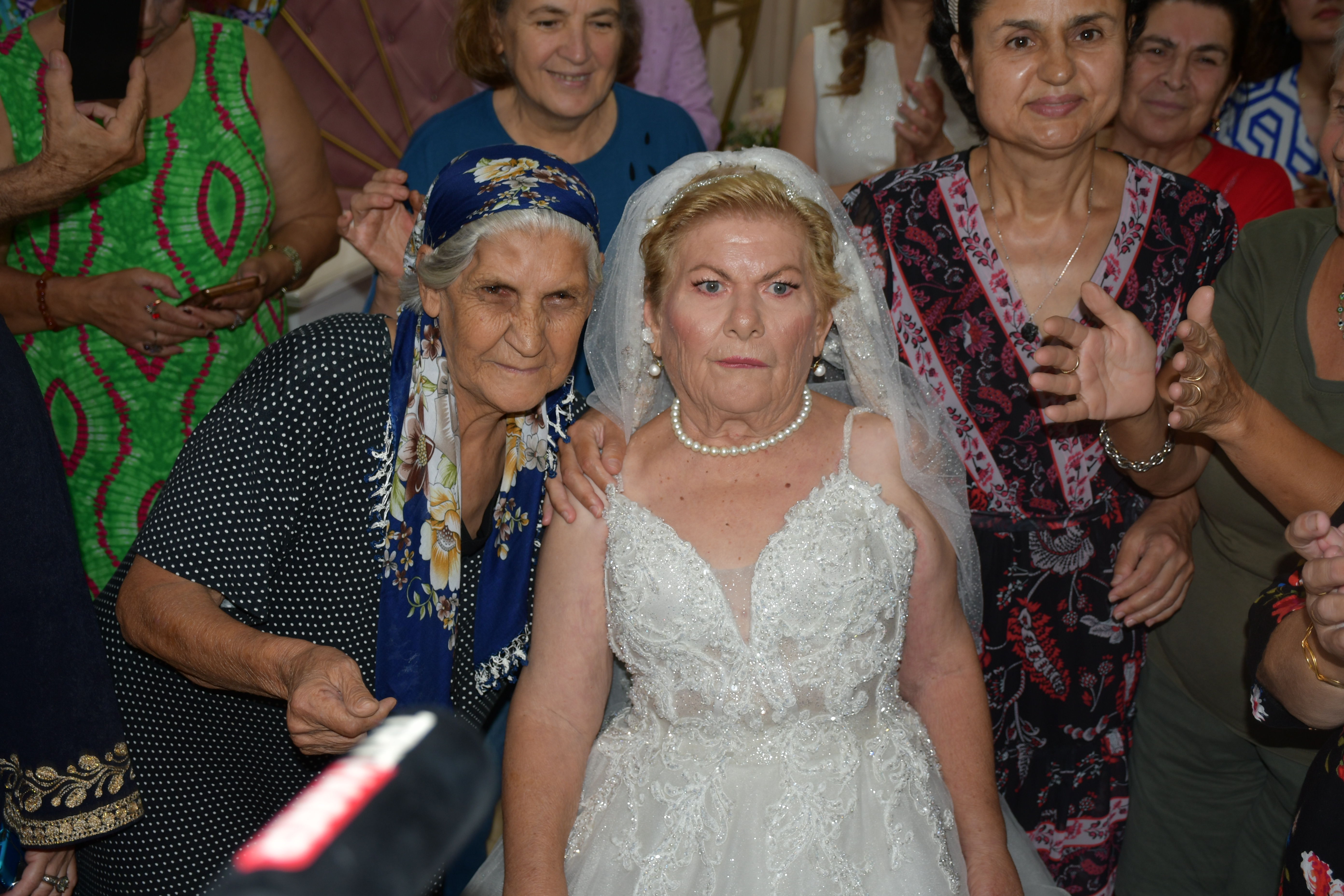 Bûk û hevalên xwe Bûk û hevalên xwe