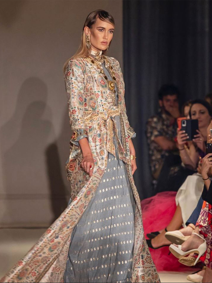 دیزاینێکی لارا دزەیی لە کۆلێکشنی "زەریا" لە هەفتە نمایشی جلوبەرگی پاریس