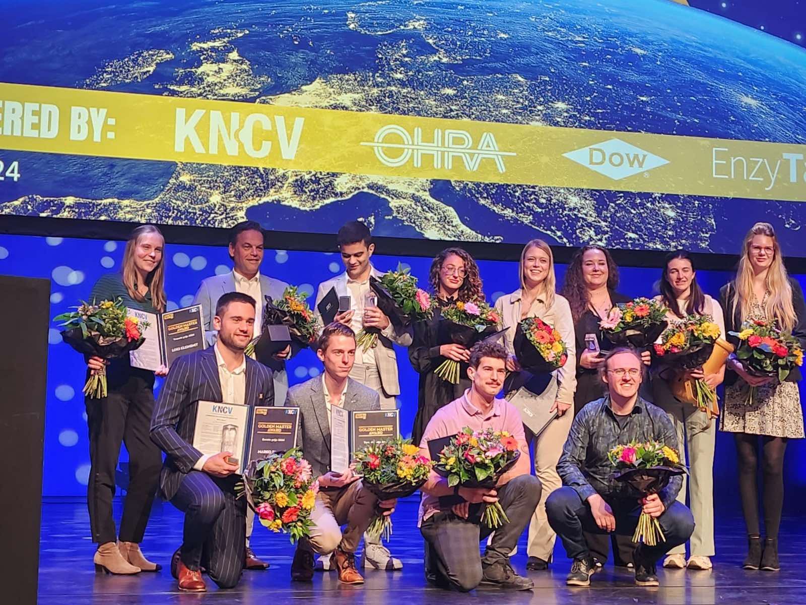 خوێندکارە یەکەمەکان