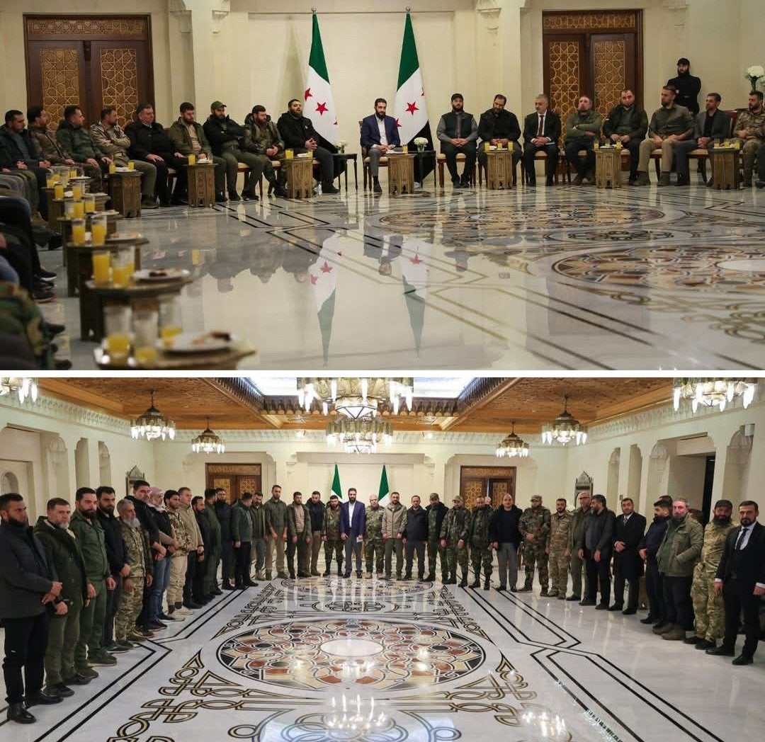 وێنەی فەرماندەی گرووپە چەکدارەکانی سووریا و کۆبوونەوەیان لەگەڵ ئەحمەد شەرع