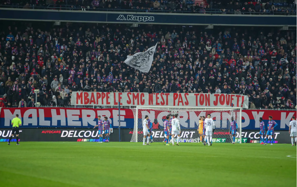 بانەرێک لەدژی ئێمباپێ