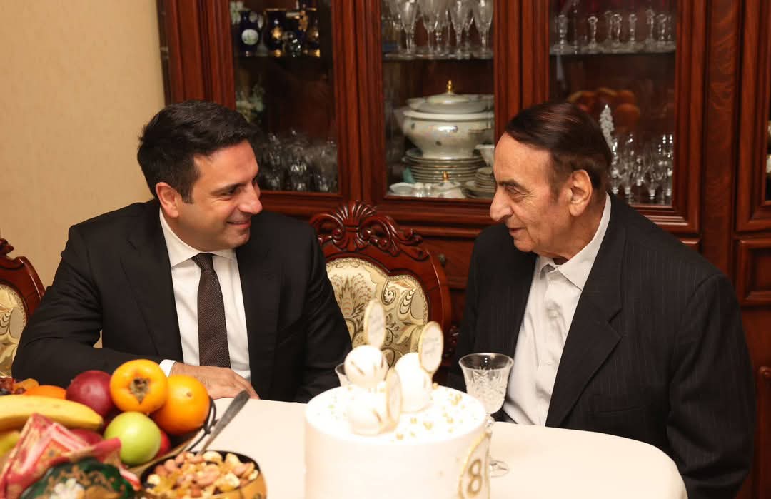 Ermenistan Parlamento Başkanı Alen Simonyan, Kürt Milletvekili Kinyazê Hemid'i evinde ziyaret etti