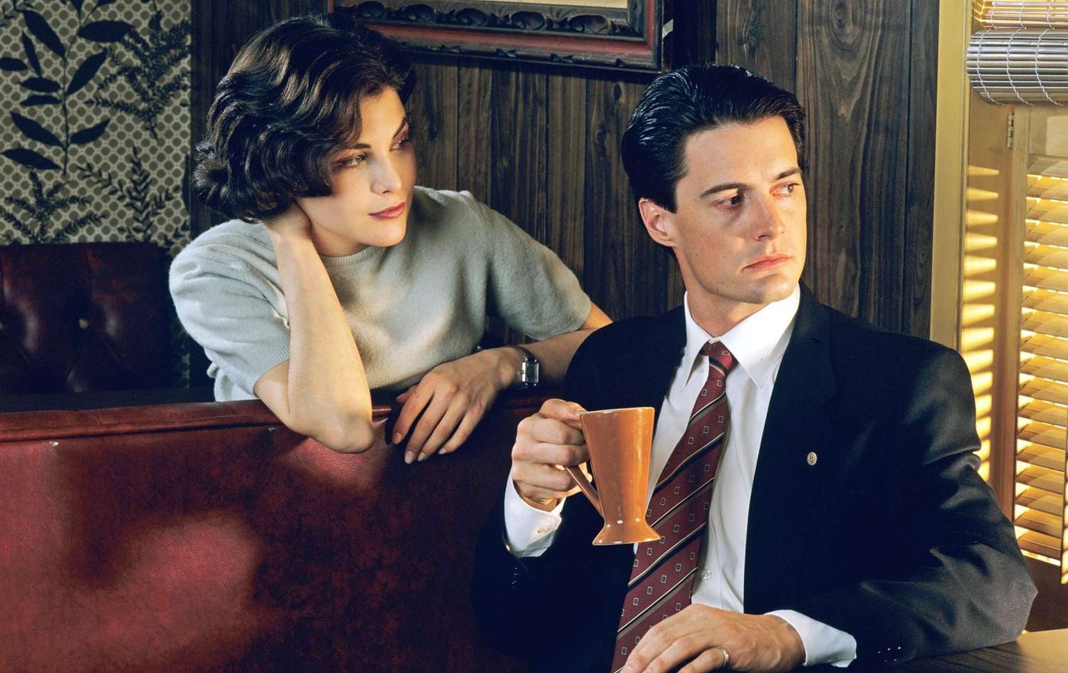 دیمەنێک لە زنجیرەی "Twin Peaks"