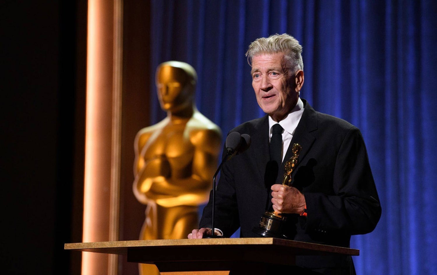 دەیڤد لێنچ لە کاتی وەرگرتنی خەڵاتی ئۆسکار