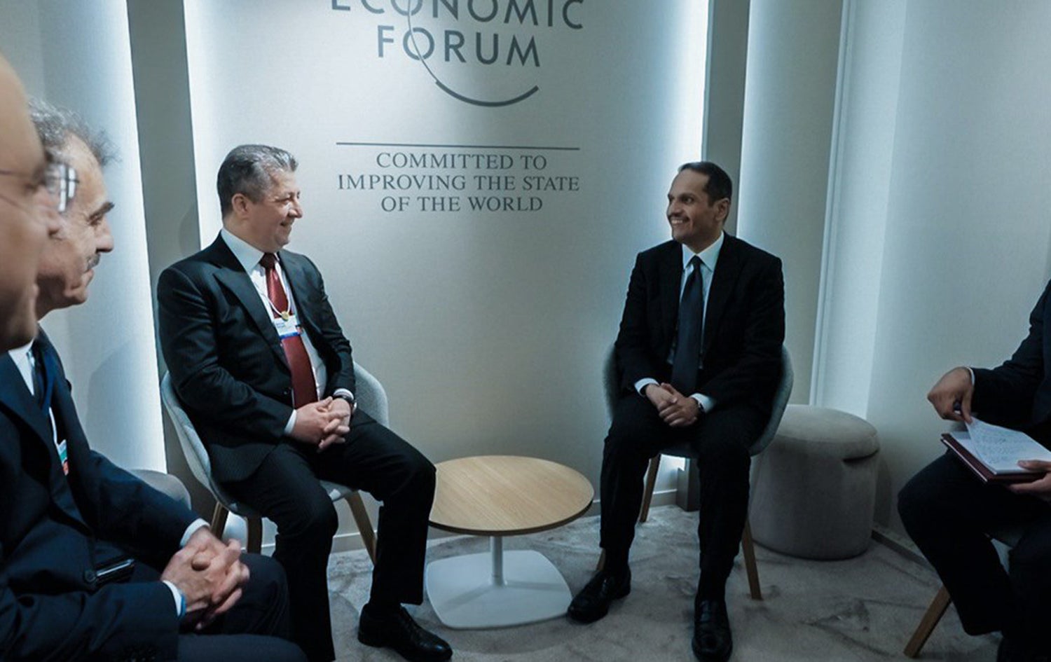 مەسرور بارزانی، سەرۆکی حكومەتی هەرێمی کوردستان و شێخ محەمەد بن عەبدولڕەحمان ئال سانی سەرۆک وەزیران و وەزیری دەرەوەی قەتەر.