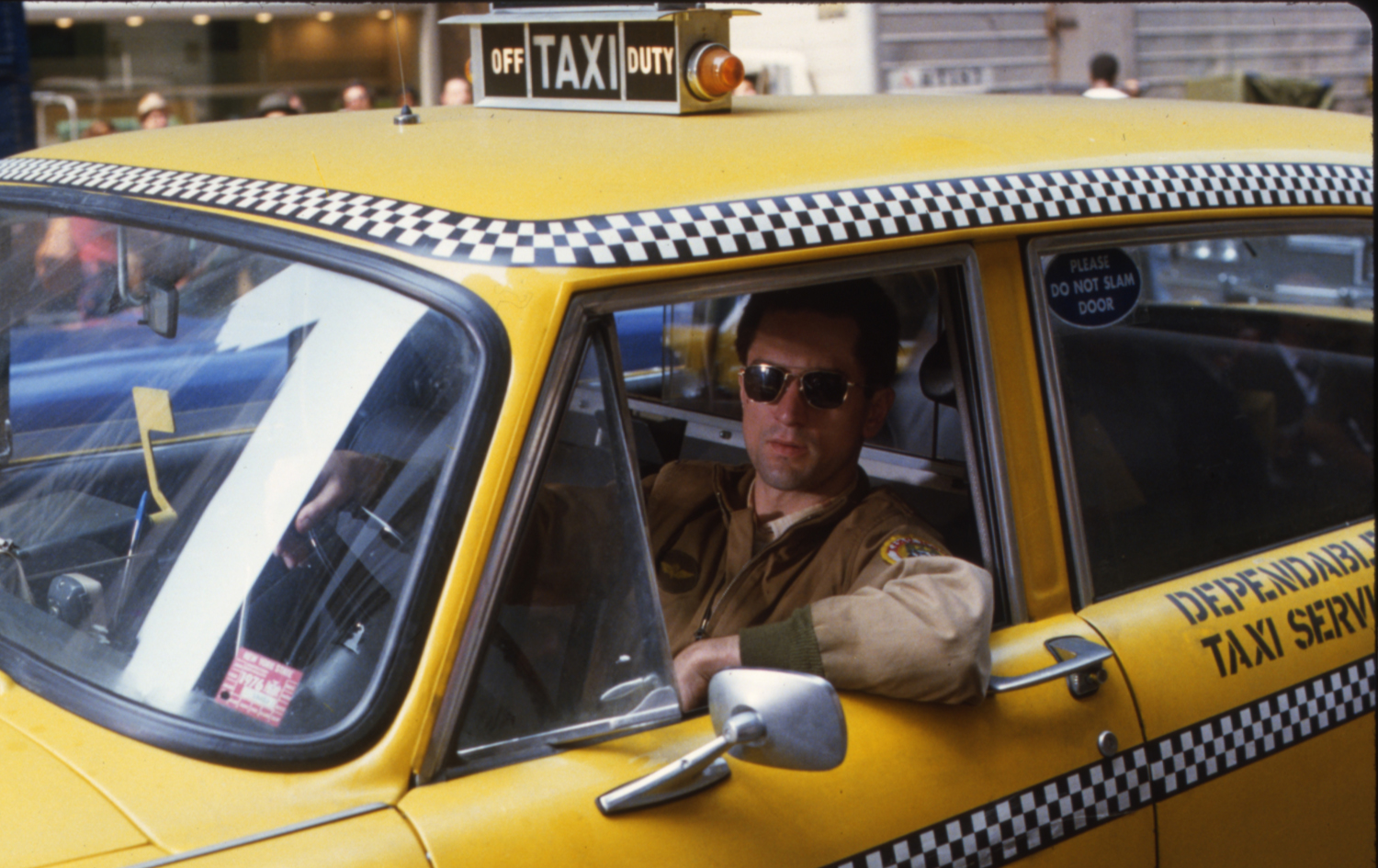 دیمەنێک لە فیلمی "Taxi Driver" لە دەرهێنانی مارتن سکورسێزی