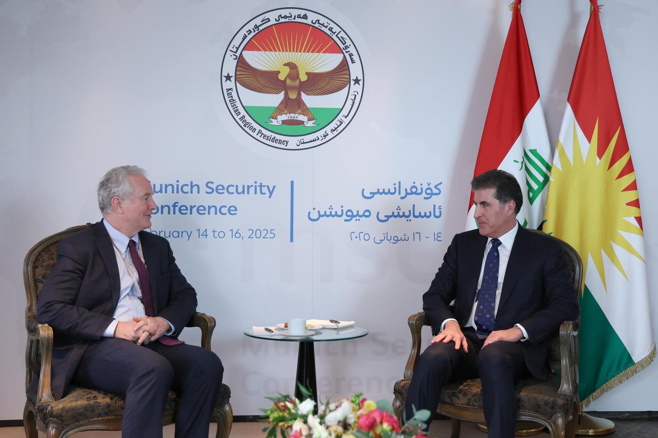 Kurdistan Region President Nechrivan Barzani (right) and American Senator Chris Van Hollen (right) meeting in Munich on February 14, 2025. Photo: Kurdistan Region Presidency