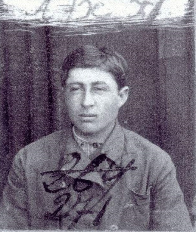 Ev wêne pasaportê dema Silêmanê Kurd  koçî Swêdê kiriye hatiye girtin (1929)