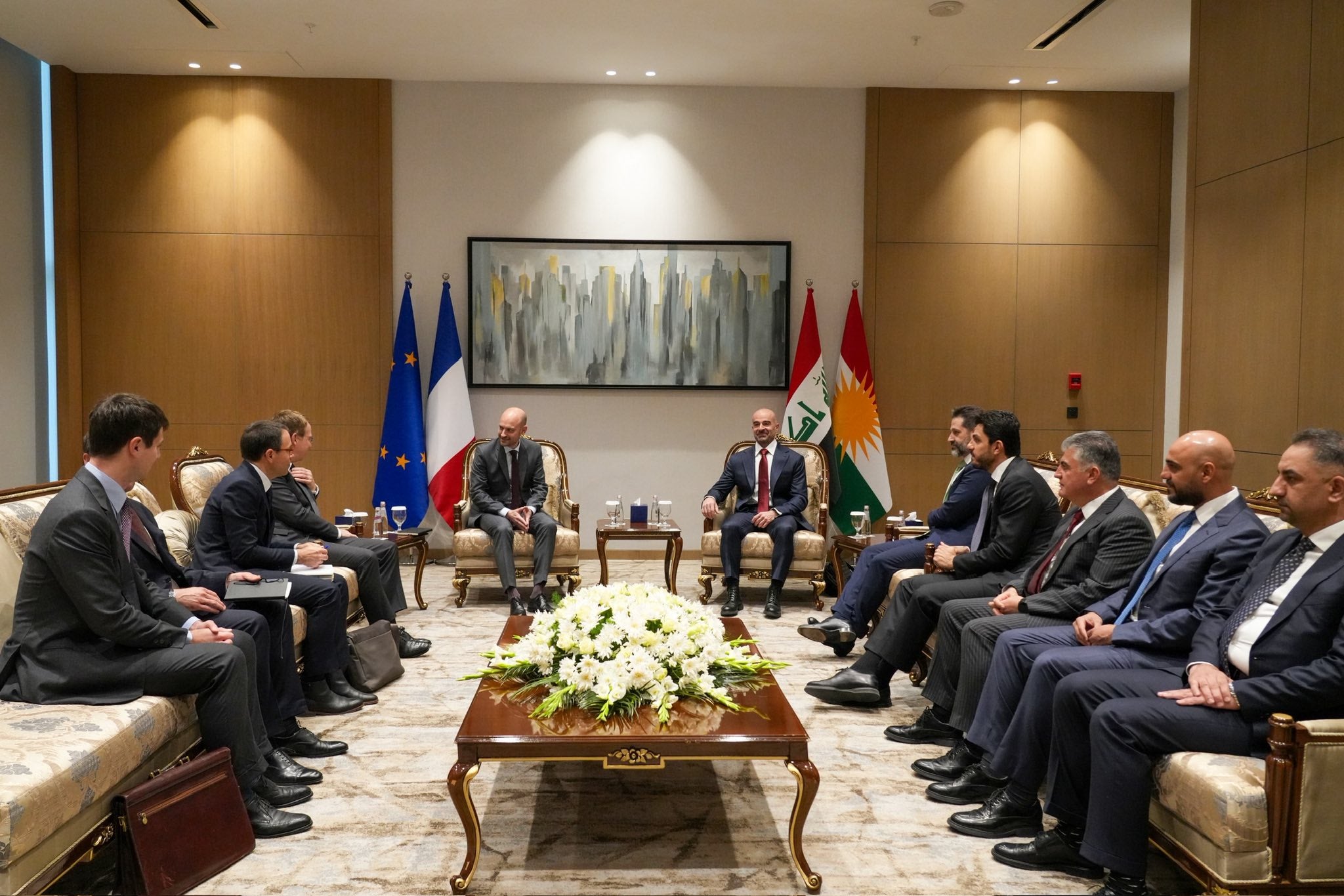 وێنەیەکی کۆبوونەوەکەی سەرۆکی یەکێتی و وەزیری دەرەوەی فەرەنسا