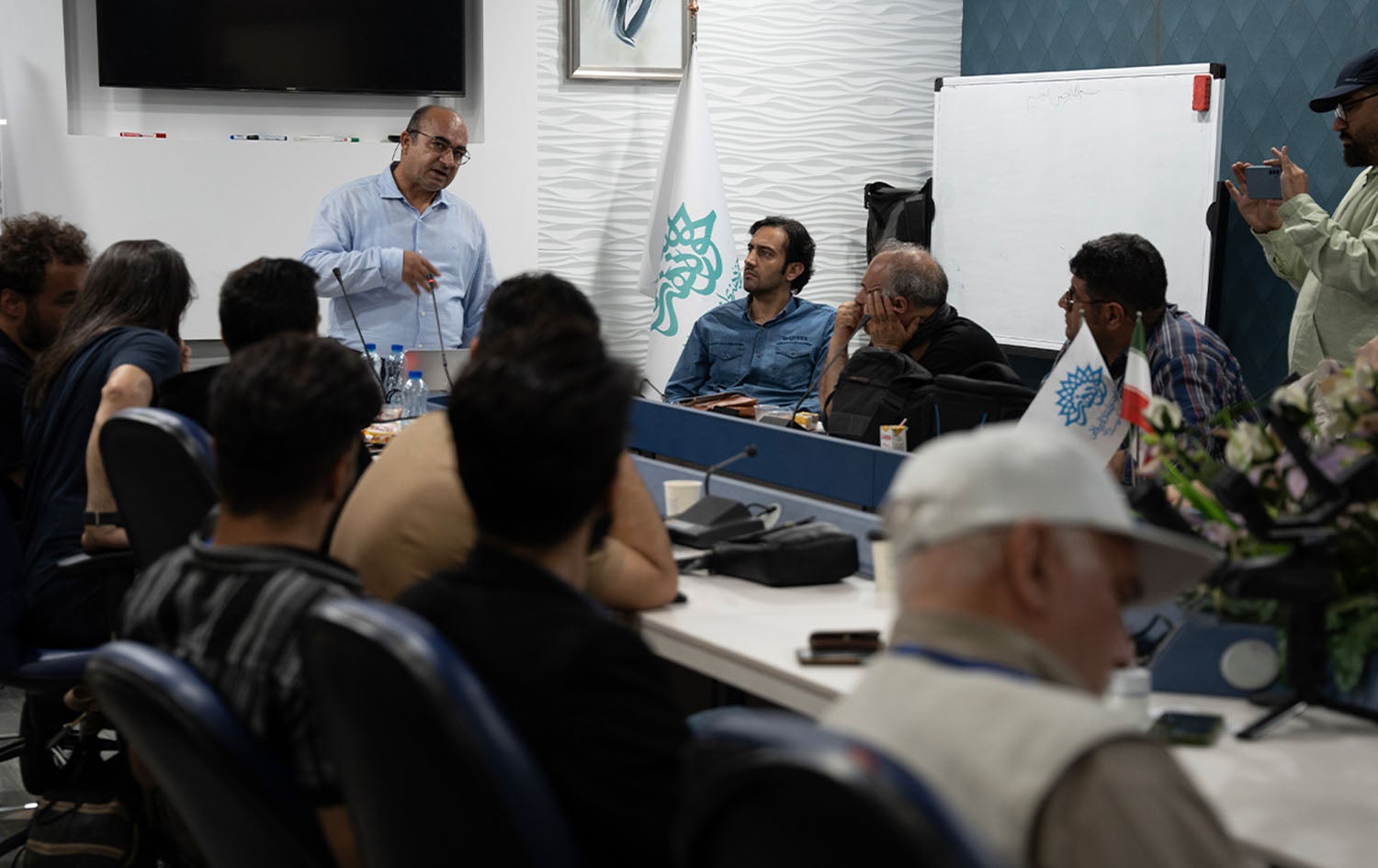 Younis Mohammed, a photographer, delivers a workshop at the Third National Sanandaj Photography Festival. Photo: Submitted