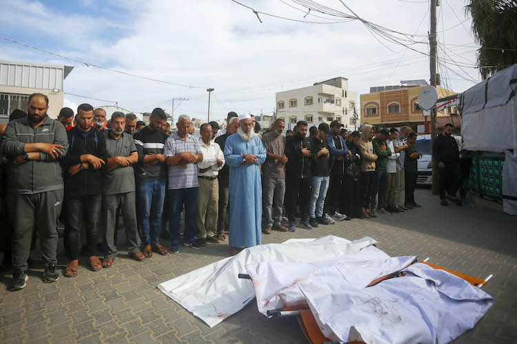 Gazze'de her gün cenaze namazı kılınıyor / Fotoğraf: AA